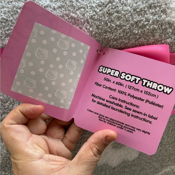 Hello Kitty Super Soft Plush Throw 50" x 60” - Picture 2 of 4